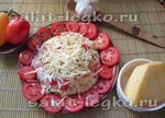 Салат "Острый" из помидоров с сыром и чесноком