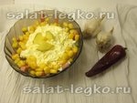 Салат с колбасой и маринованными огурцами