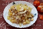 Салат с курицей, ананасами и сыром