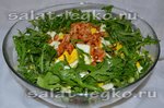 Салат с креветкой, руколой и свежим огурцом
