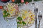 Салат из капусты с копченой колбасой, огурцом и кукурузой «Интересный»
